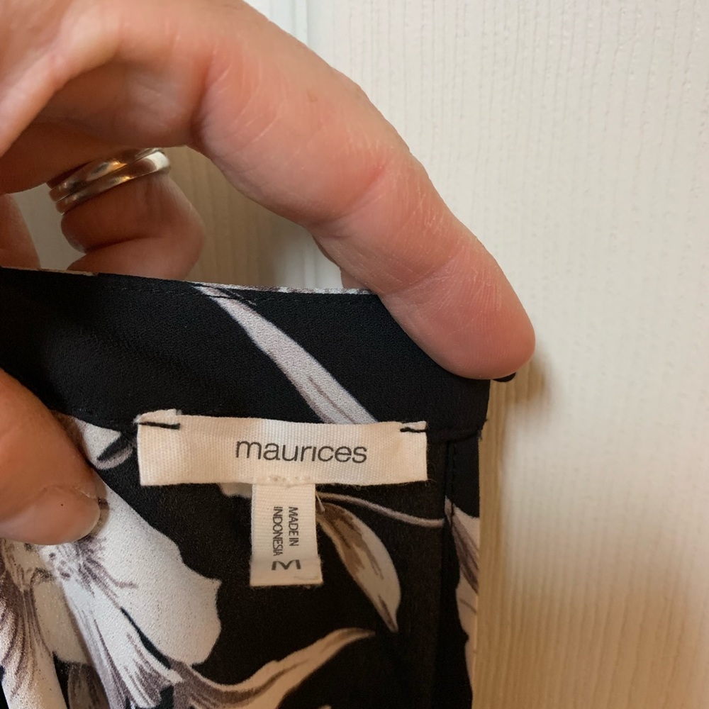 Beautiful blouse!! - Picture 3 of 3